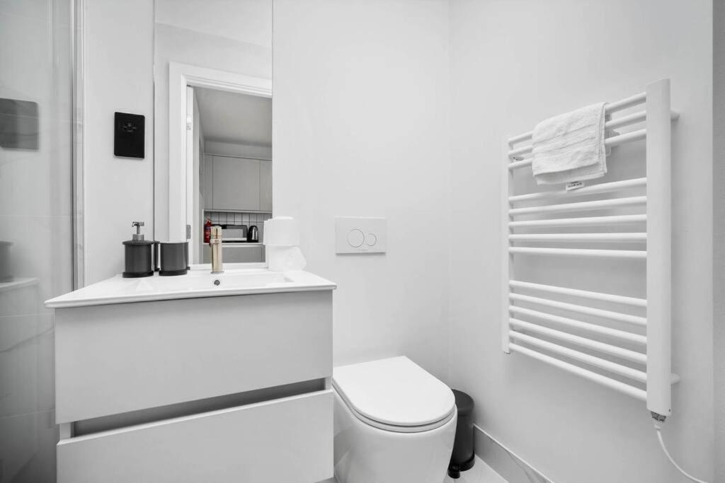 Stylish 2 Bedroom Apartment Close To Everything Бирмингам Екстериор снимка