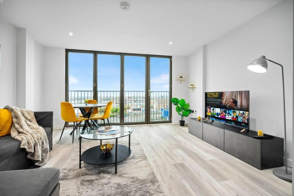 Stylish 2 Bedroom Apartment Close To Everything Бирмингам Екстериор снимка