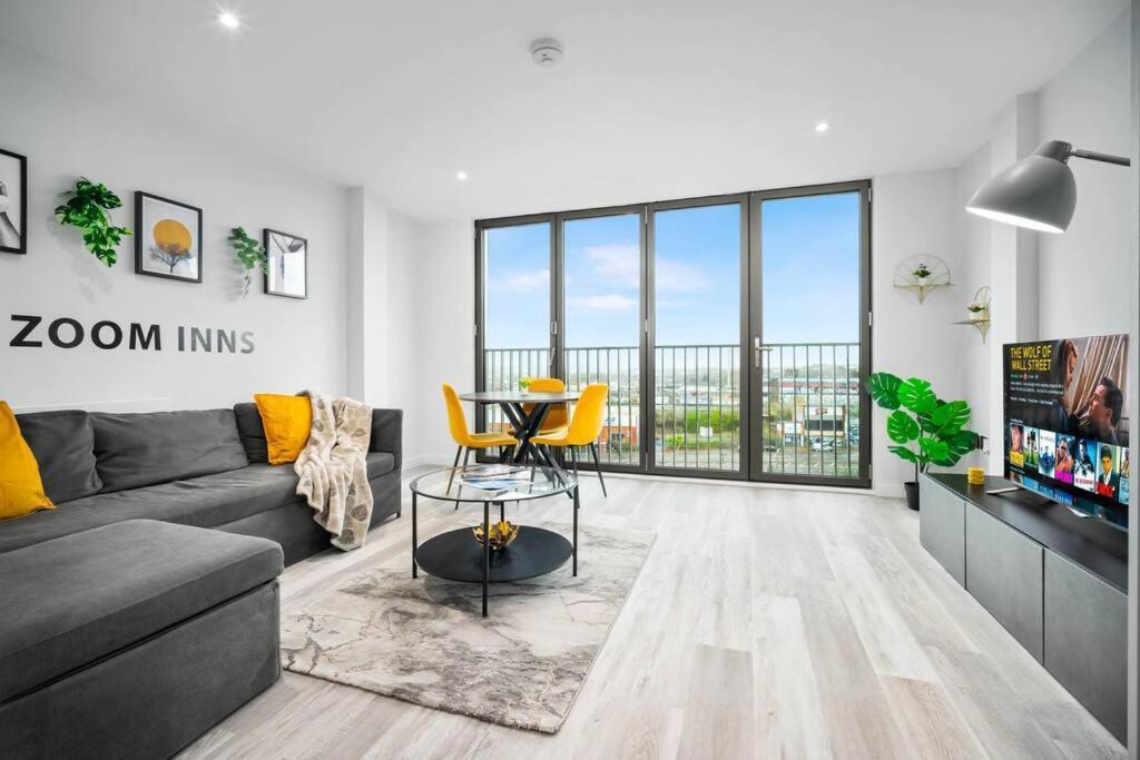 Stylish 2 Bedroom Apartment Close To Everything Бирмингам Екстериор снимка
