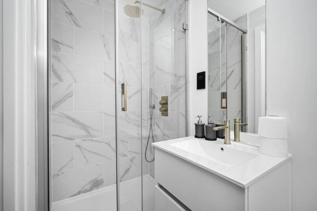 Stylish 2 Bedroom Apartment Close To Everything Бирмингам Екстериор снимка