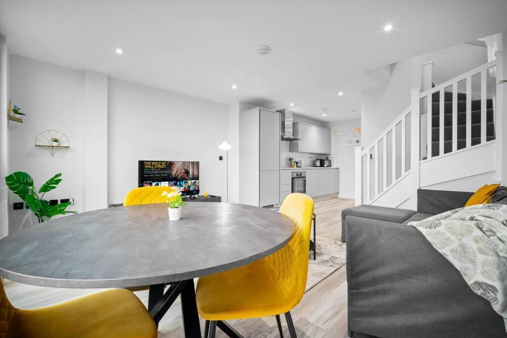 Stylish 2 Bedroom Apartment Close To Everything Бирмингам Екстериор снимка