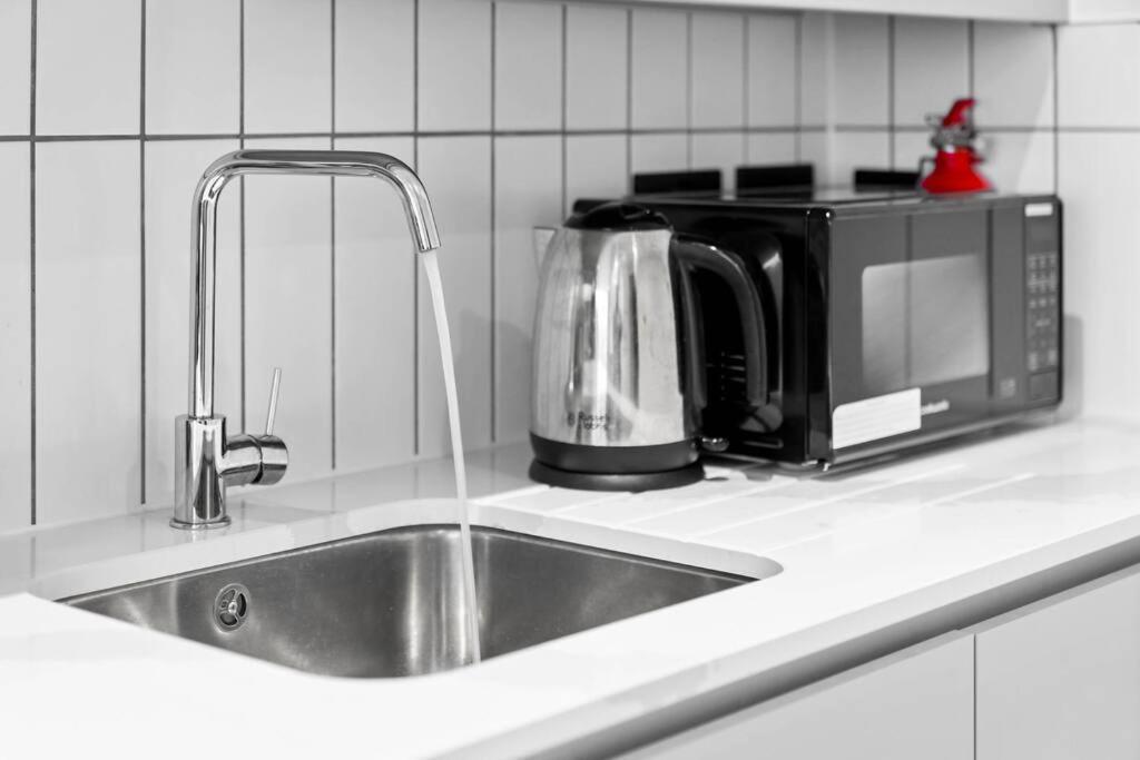 Stylish 2 Bedroom Apartment Close To Everything Бирмингам Екстериор снимка