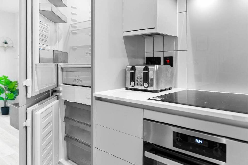 Stylish 2 Bedroom Apartment Close To Everything Бирмингам Екстериор снимка